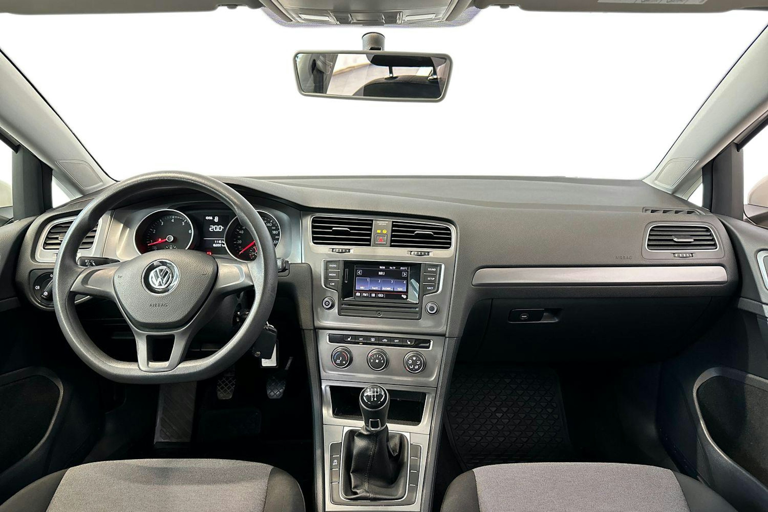 valkoinen Volkswagen Golf 2016 kuva 9.