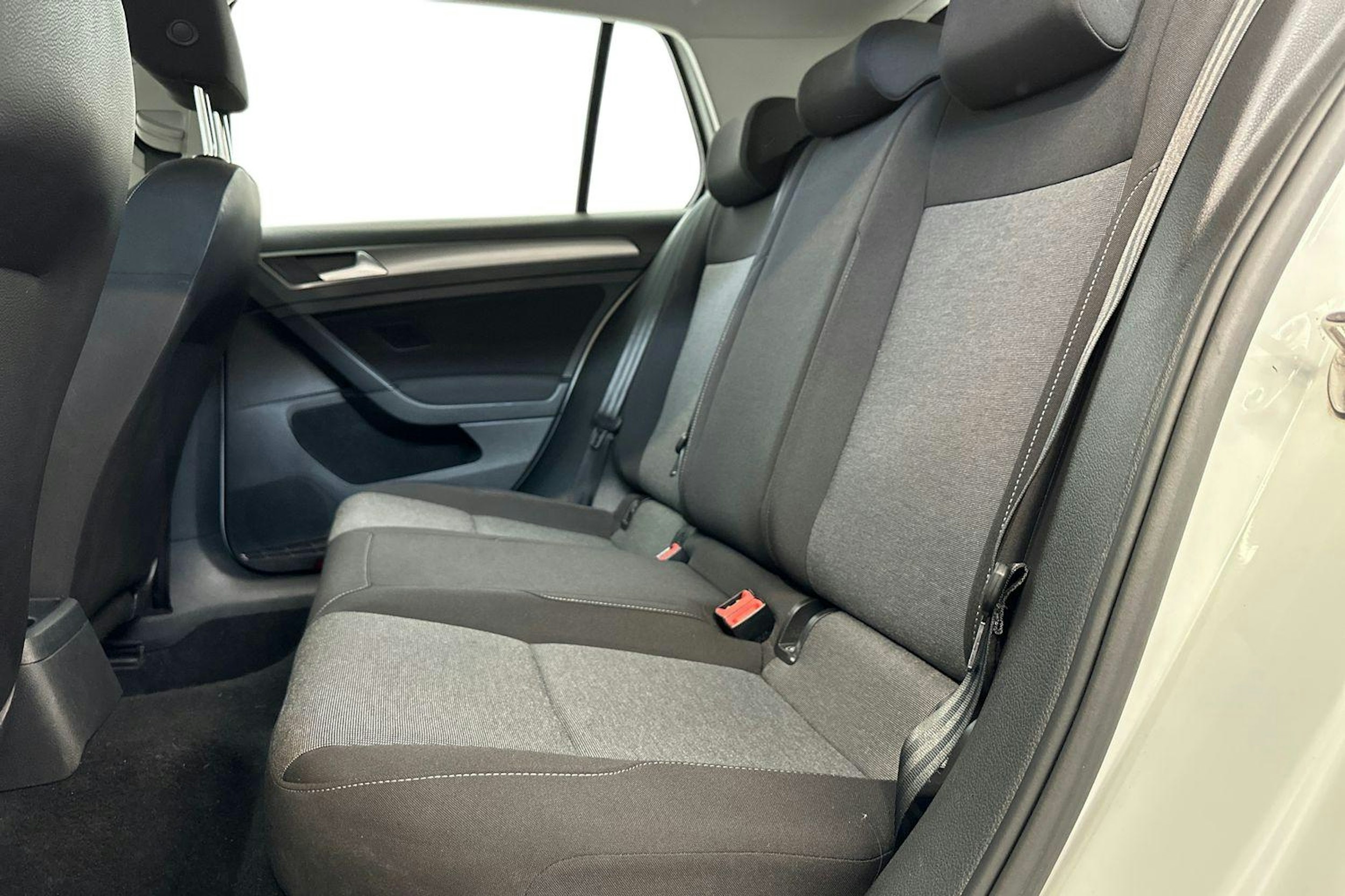 valkoinen Volkswagen Golf 2016 kuva 10.