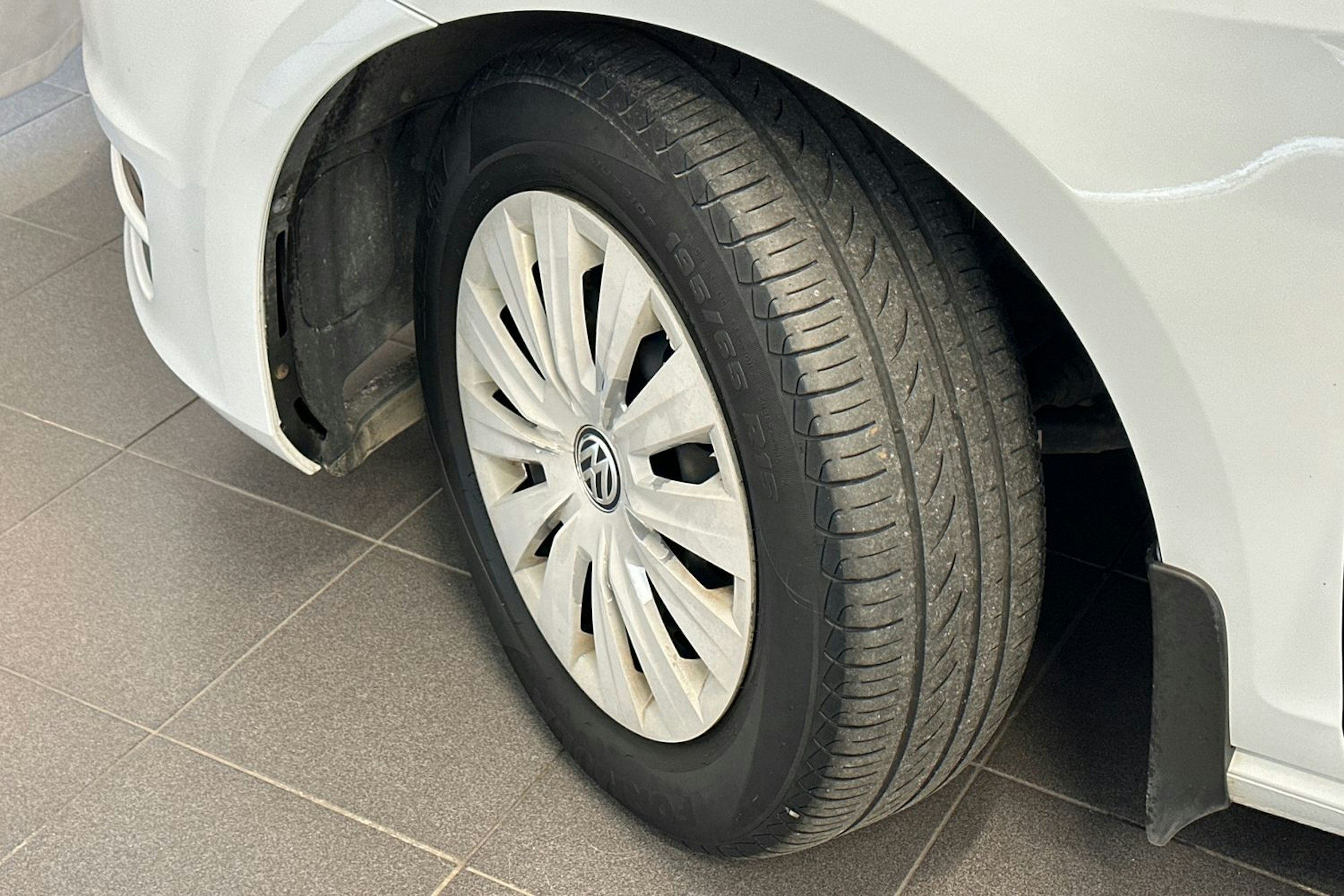 valkoinen Volkswagen Golf 2016 kuva 13.