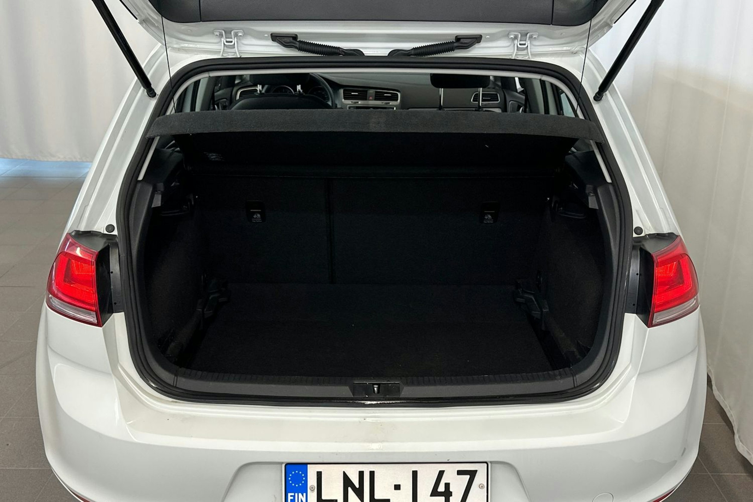 valkoinen Volkswagen Golf 2016 kuva 16.