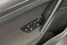 valkoinen Volkswagen Golf 2016 kuva 17.