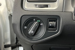 valkoinen Volkswagen Golf 2016 kuva 18.
