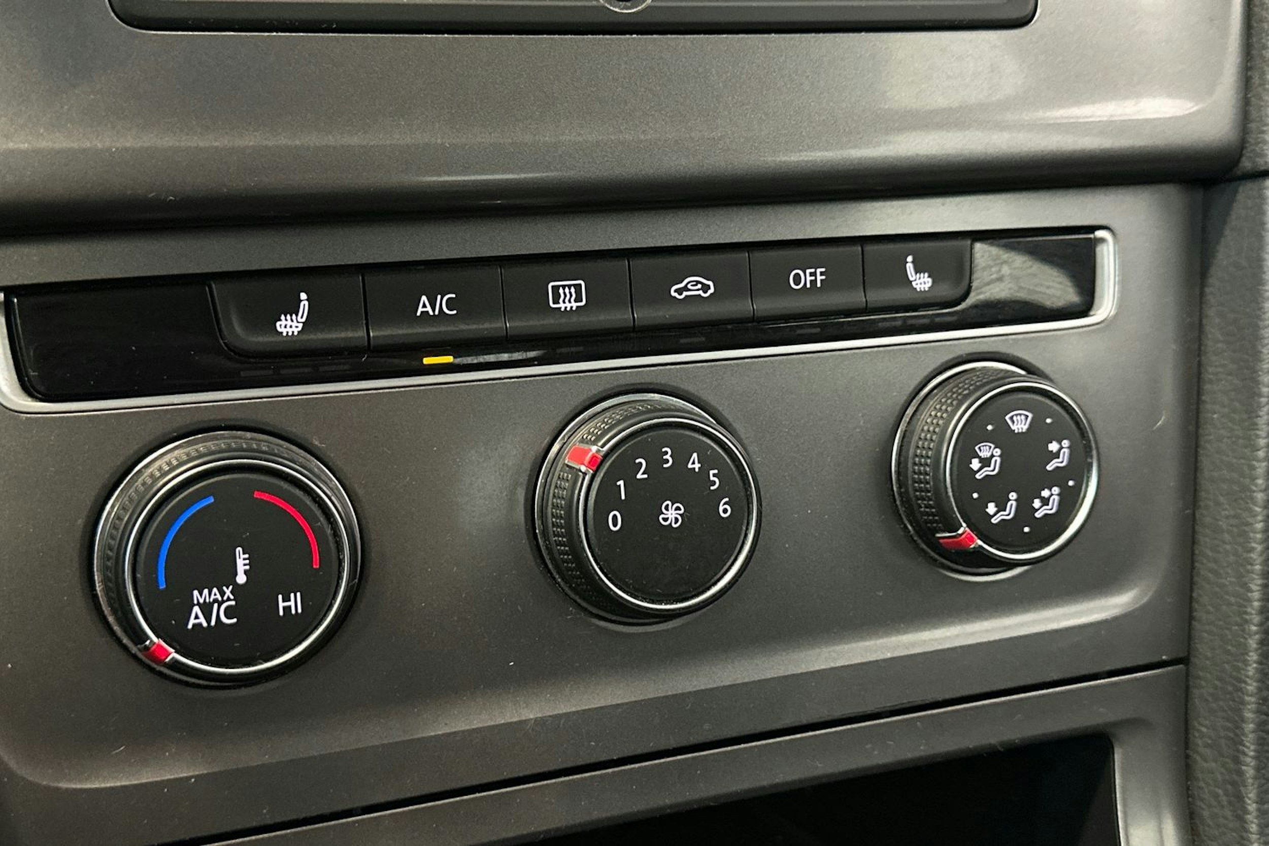 valkoinen Volkswagen Golf 2016 kuva 21.