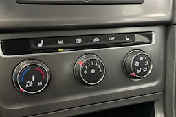 valkoinen Volkswagen Golf 2016 kuva 21.