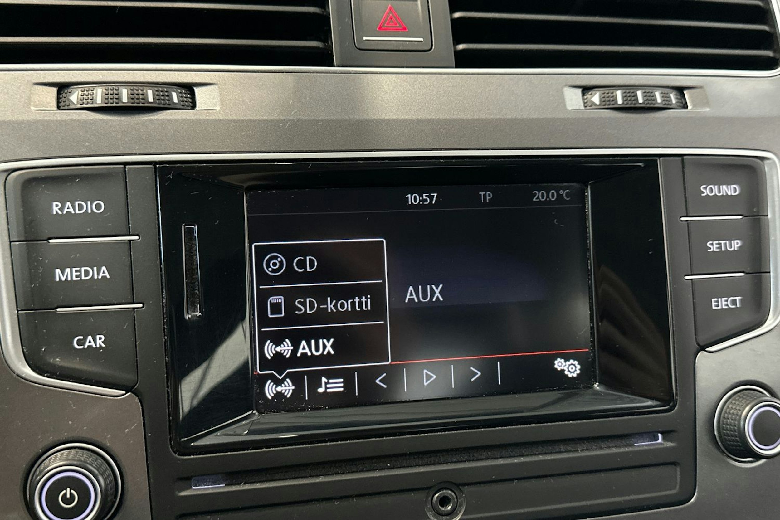 valkoinen Volkswagen Golf 2016 kuva 22.