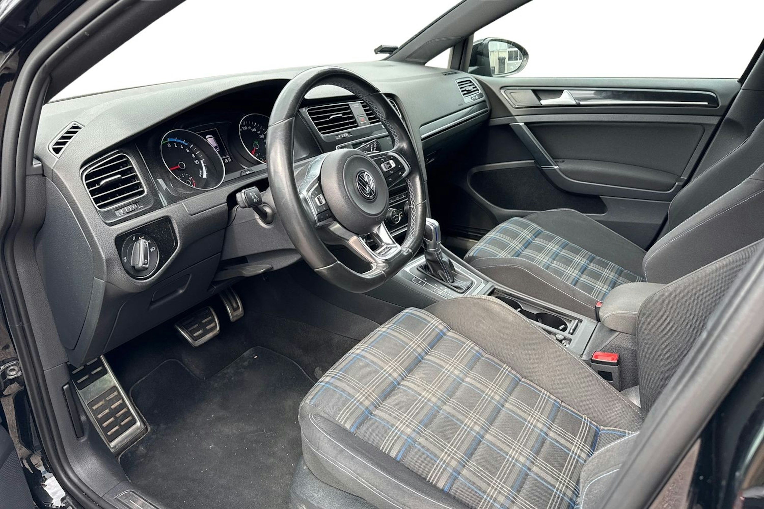 musta Volkswagen Golf 2016 kuva 3.