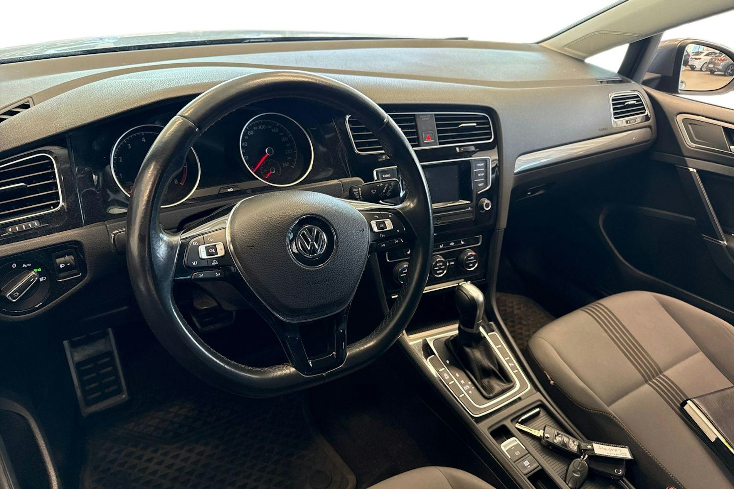 harmaa Volkswagen Golf 2016 kuva 3.