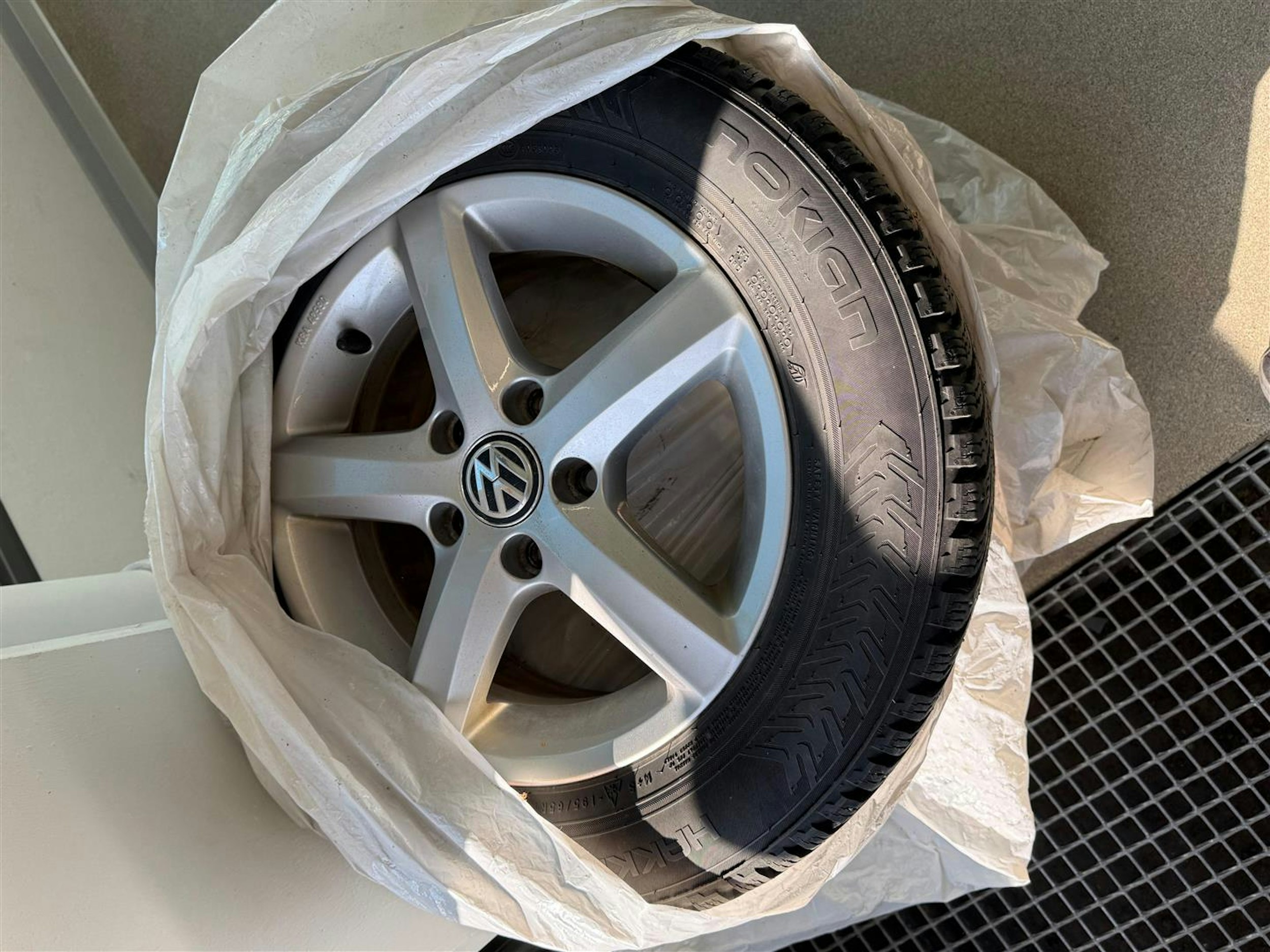 harmaa Volkswagen Golf 2016 kuva 4.
