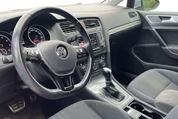 punainen Volkswagen Golf 2016 kuva 3.