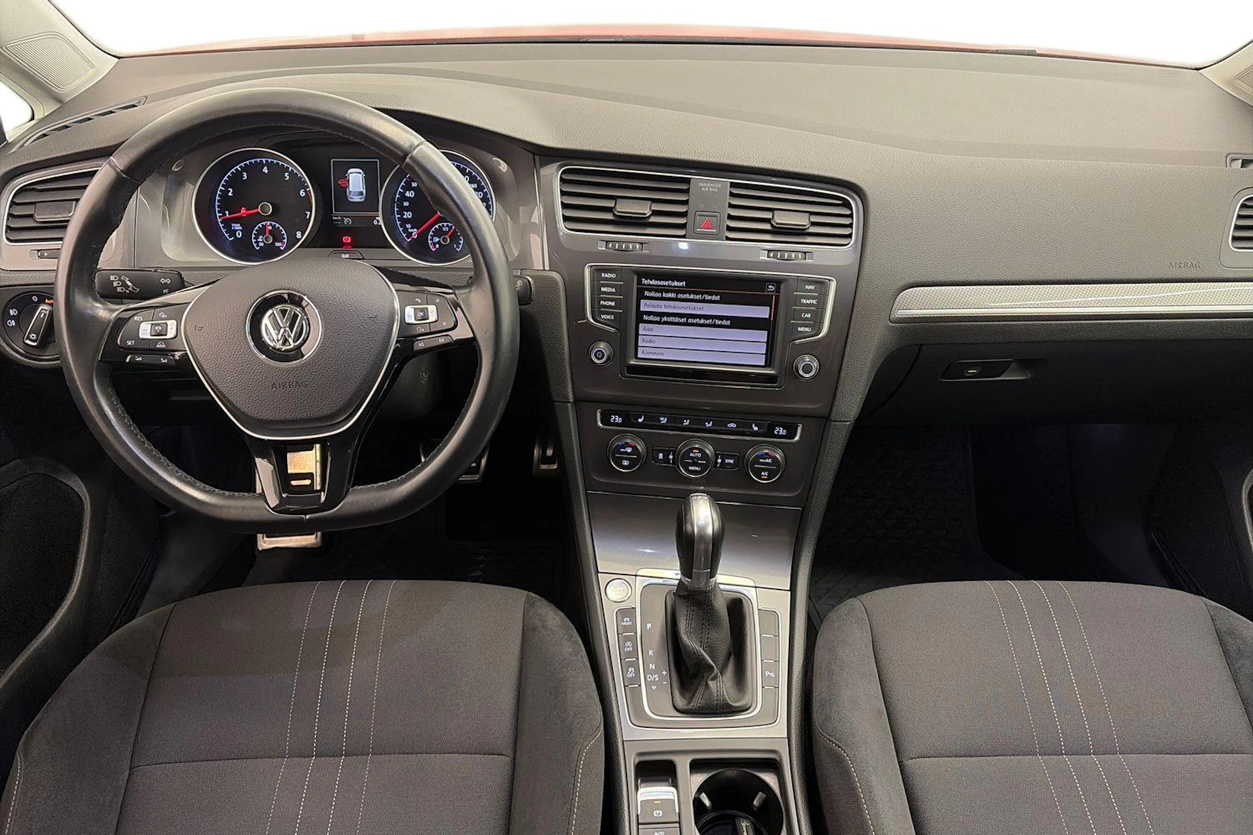 punainen Volkswagen Golf 2016 kuva 7.