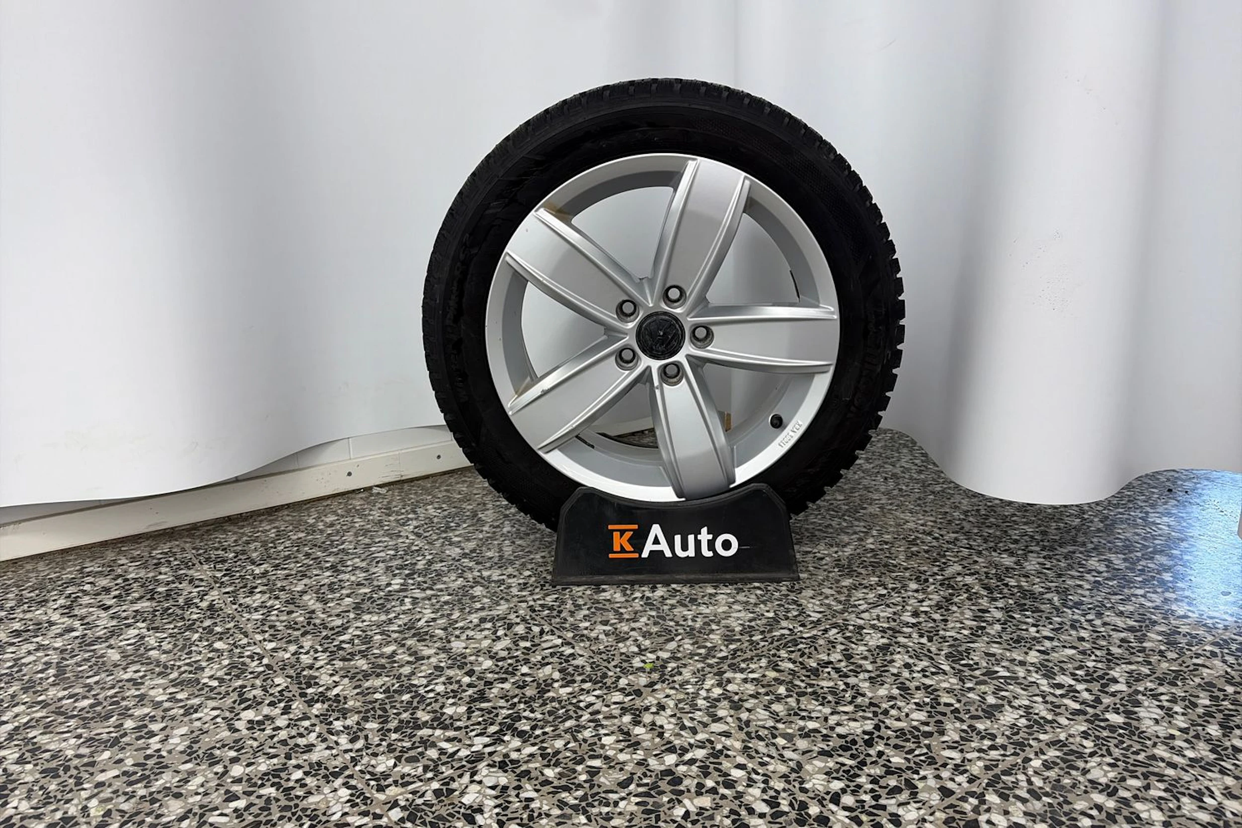 punainen Volkswagen Golf 2016 kuva 10.