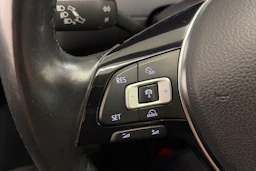 punainen Volkswagen Golf 2016 kuva 15.