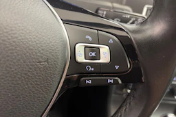 punainen Volkswagen Golf 2016 kuva 16.