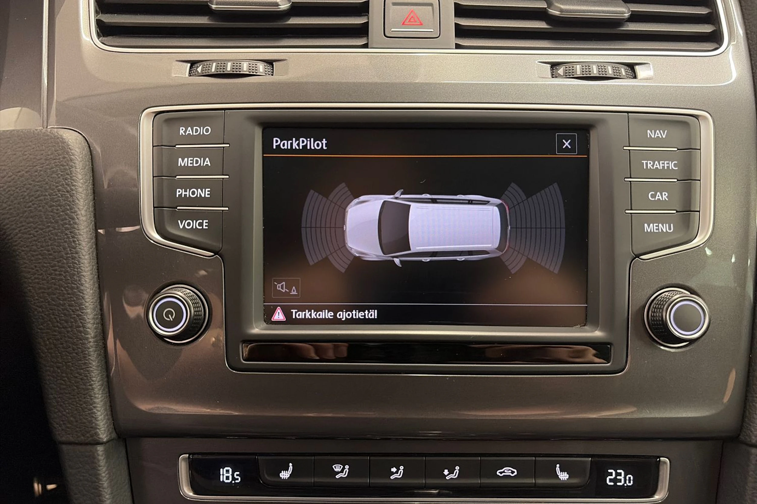 punainen Volkswagen Golf 2016 kuva 18.