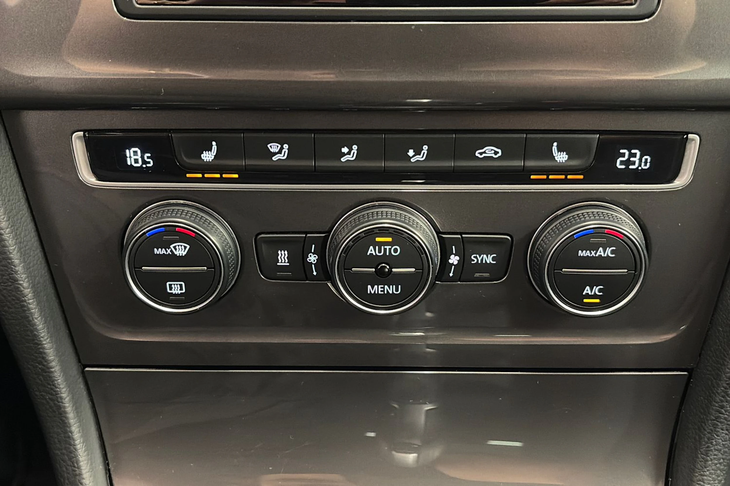 punainen Volkswagen Golf 2016 kuva 21.