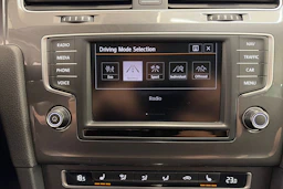 punainen Volkswagen Golf 2016 kuva 22.