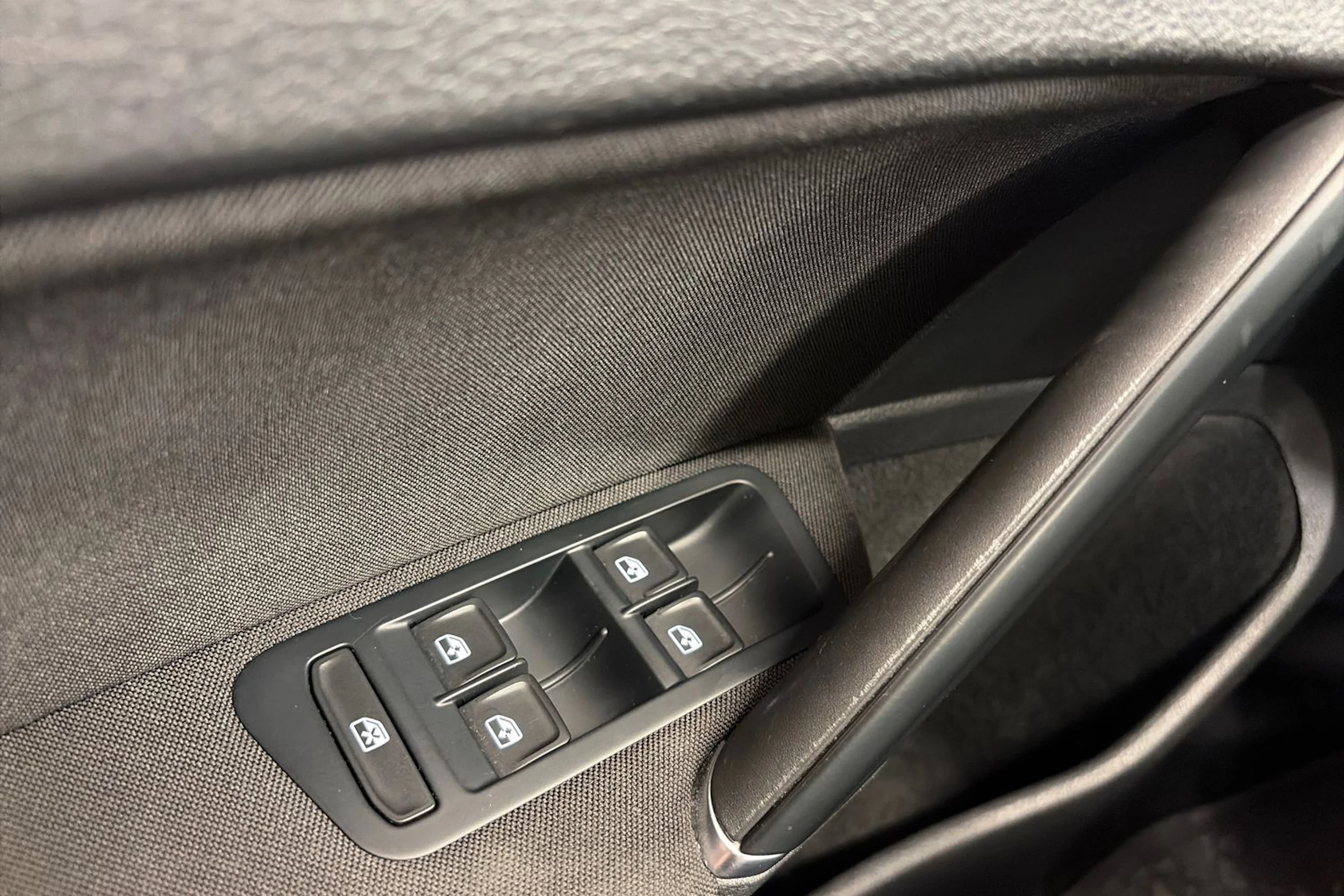 punainen Volkswagen Golf 2016 kuva 24.