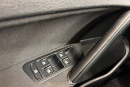 punainen Volkswagen Golf 2016 kuva 24.