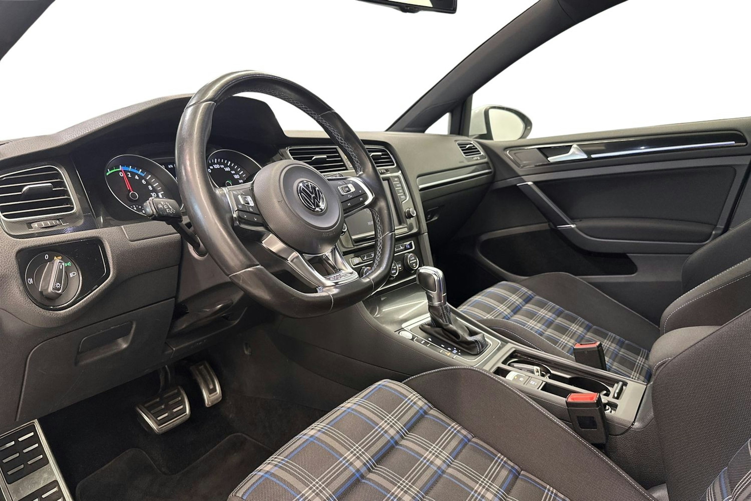 valkoinen Volkswagen Golf 2016 kuva 7.