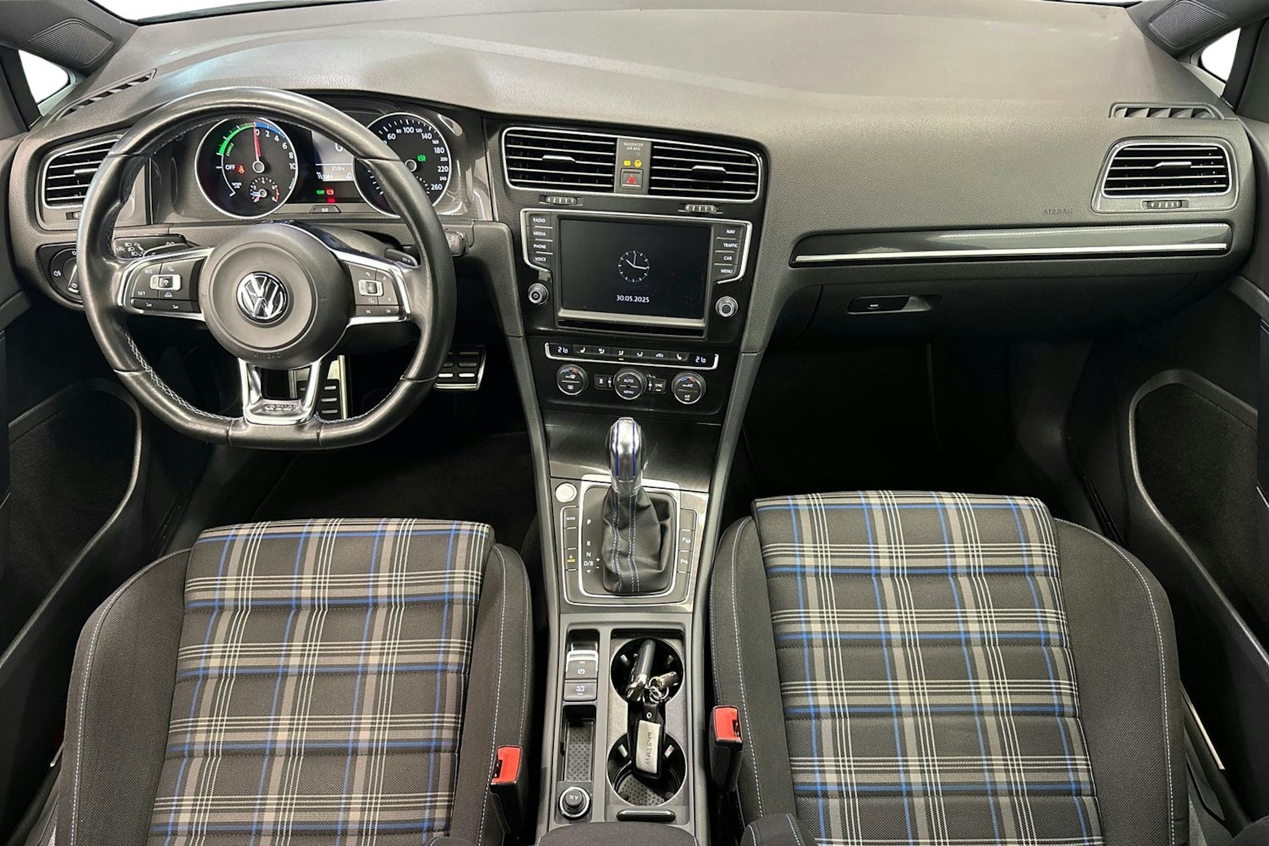 valkoinen Volkswagen Golf 2016 kuva 9.