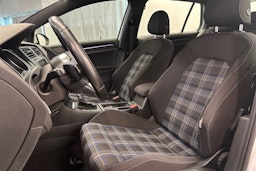 valkoinen Volkswagen Golf 2016 kuva 14.