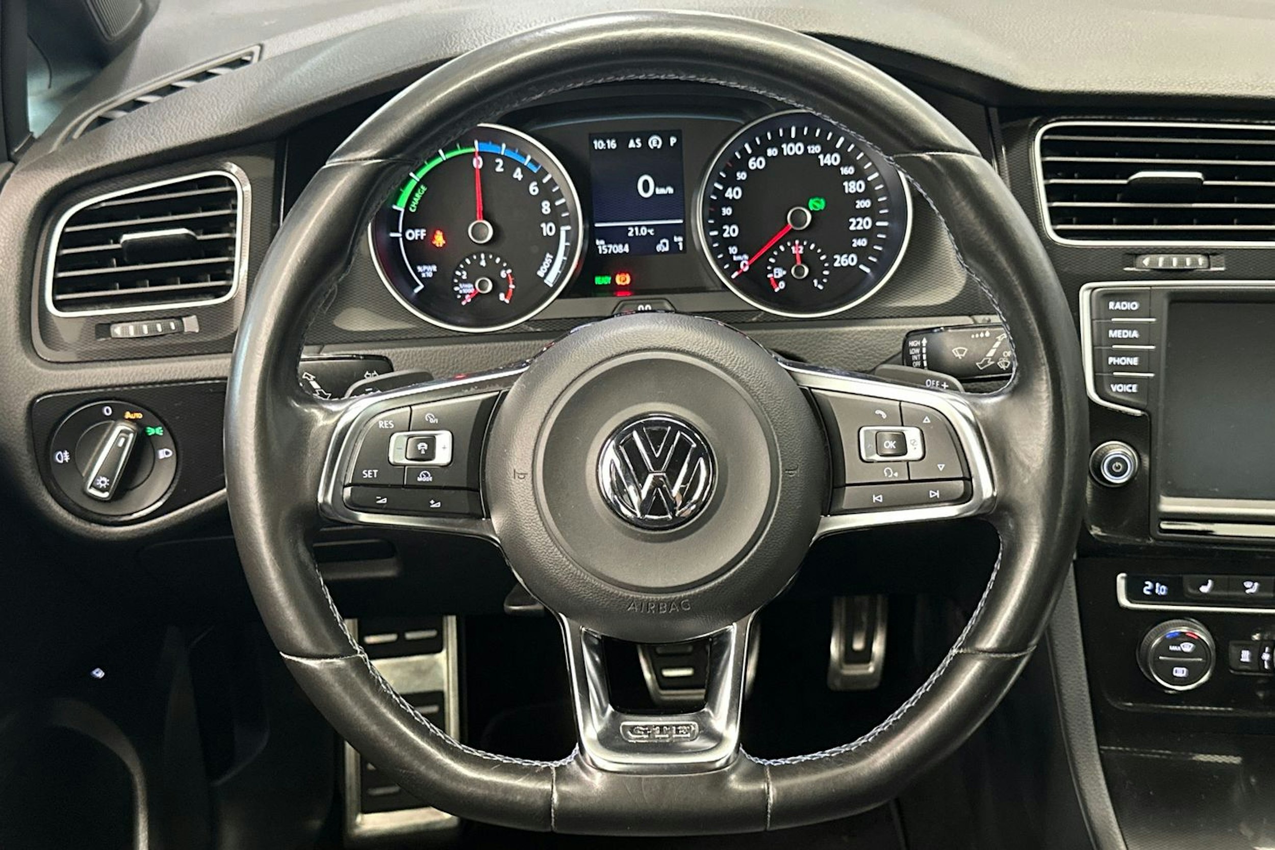 valkoinen Volkswagen Golf 2016 kuva 15.