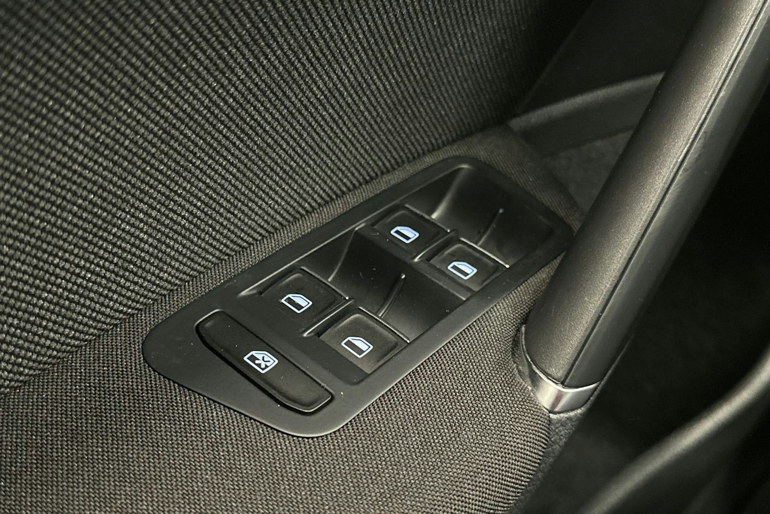 valkoinen Volkswagen Golf 2016 kuva 16.