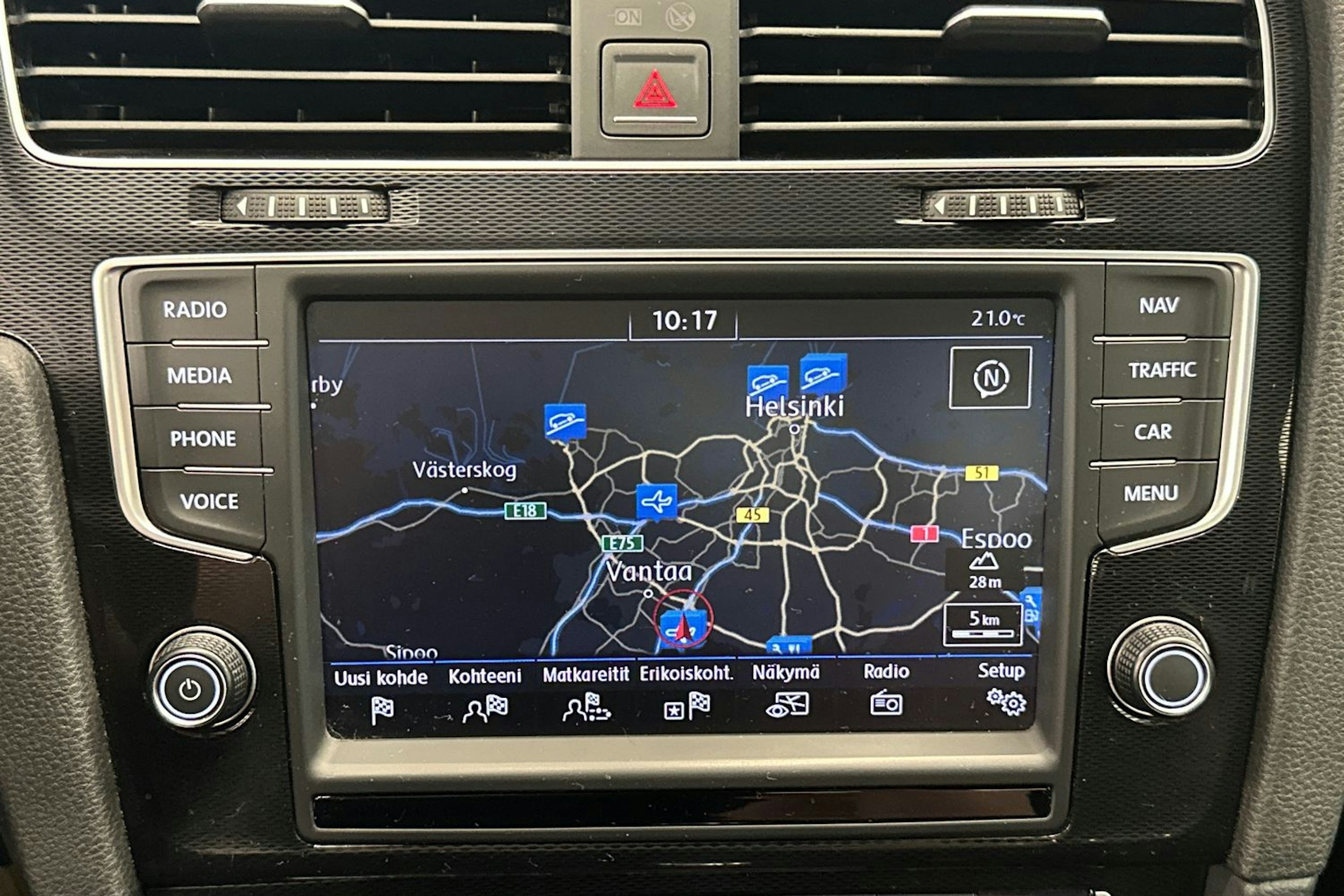 valkoinen Volkswagen Golf 2016 kuva 19.