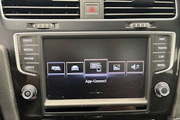 valkoinen Volkswagen Golf 2016 kuva 20.