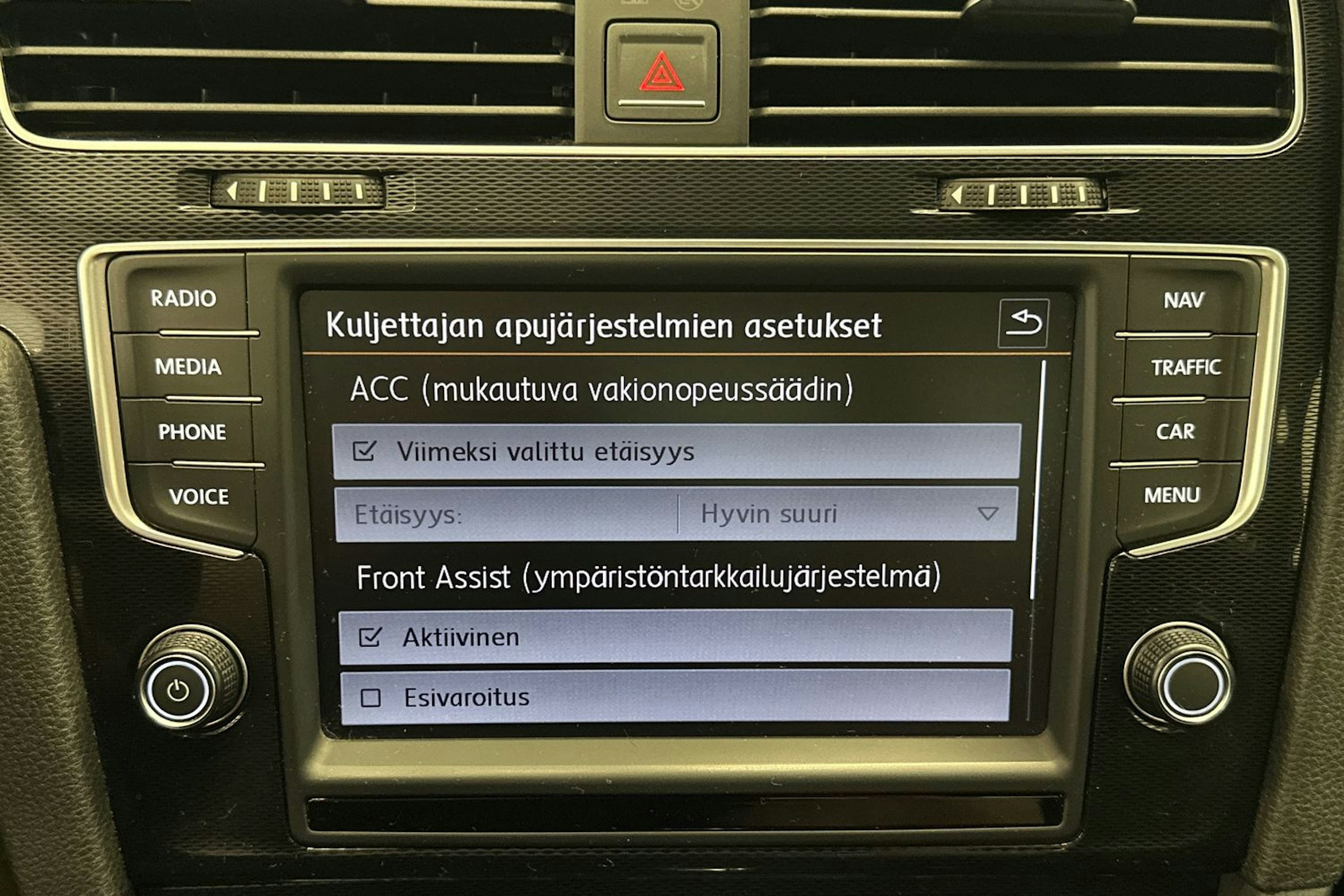 valkoinen Volkswagen Golf 2016 kuva 21.