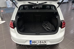 valkoinen Volkswagen Golf 2016 kuva 24.