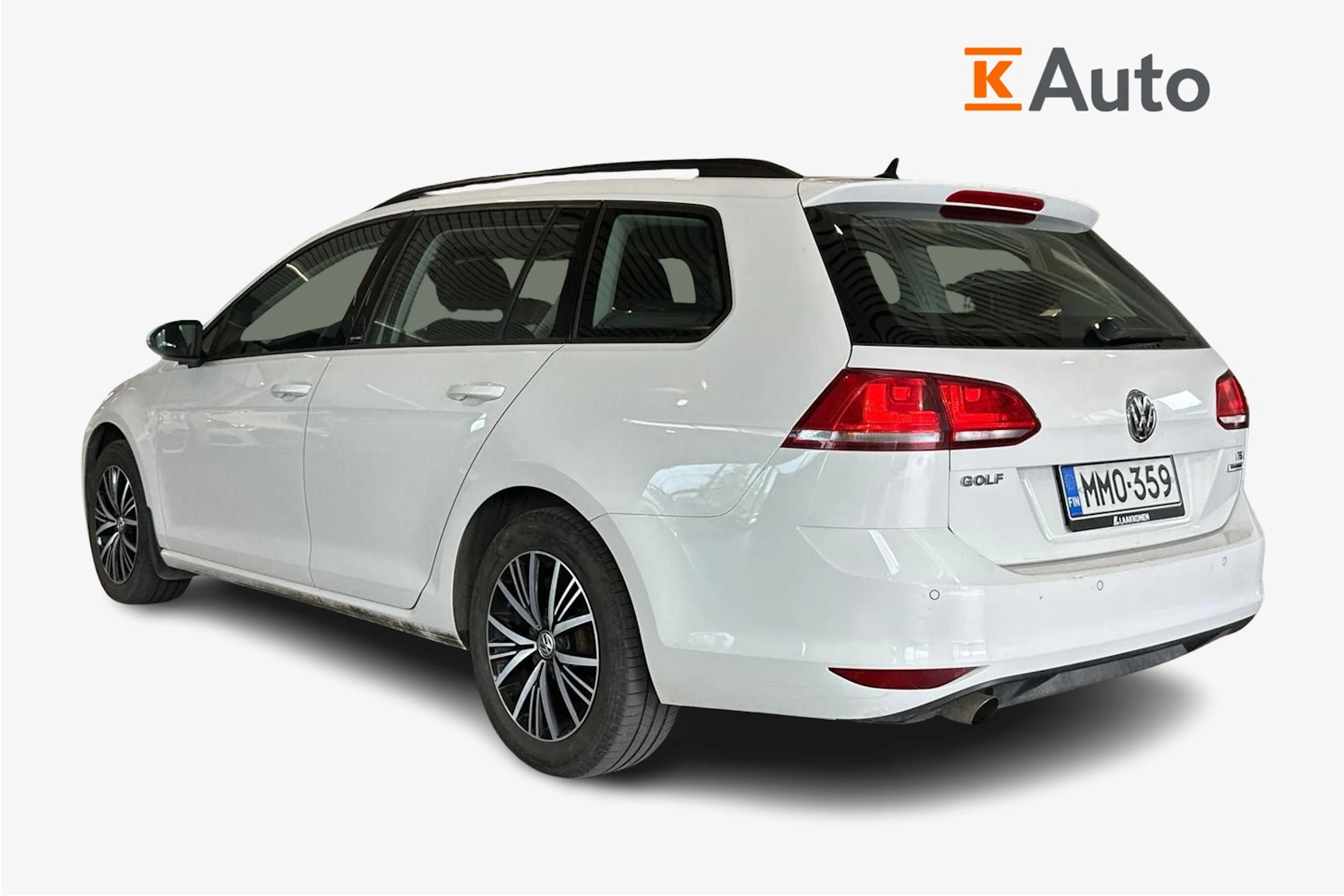 valkoinen Volkswagen Golf 2016 kuva 2.