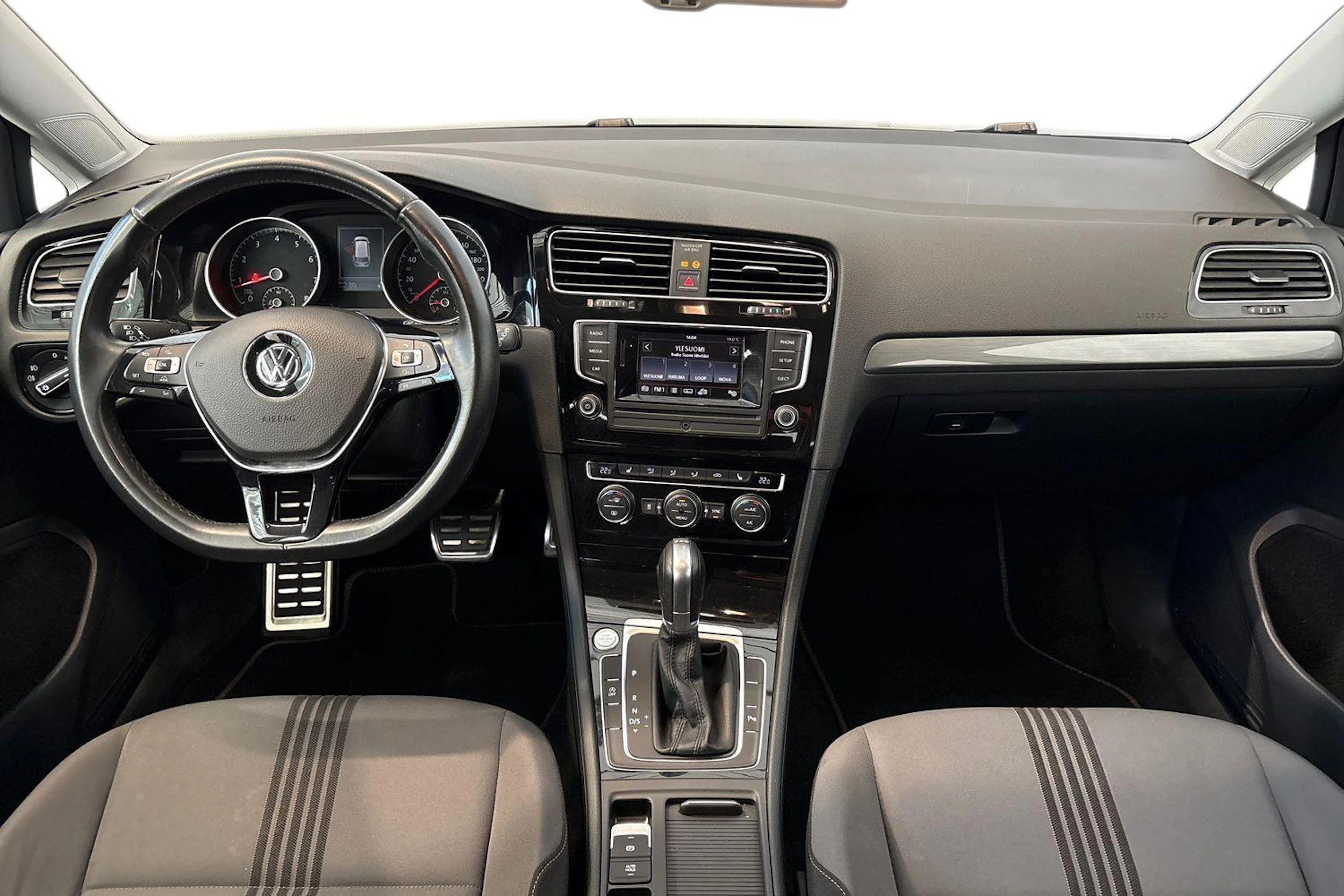 valkoinen Volkswagen Golf 2016 kuva 7.