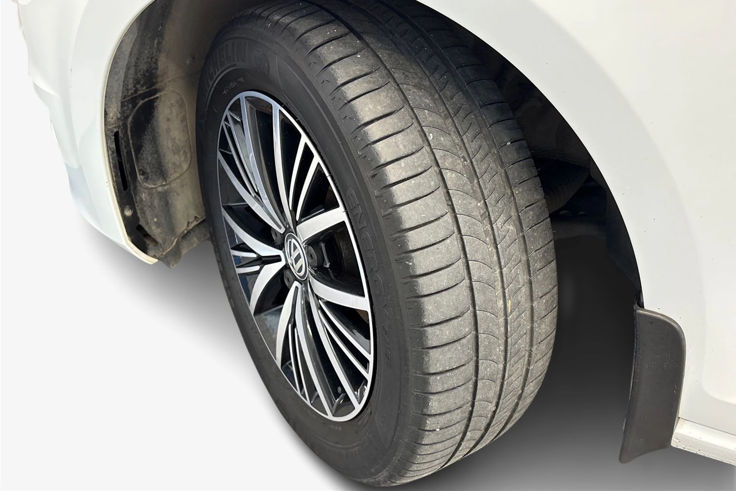 valkoinen Volkswagen Golf 2016 kuva 9.