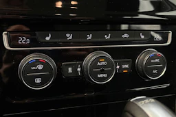 valkoinen Volkswagen Golf 2016 kuva 19.