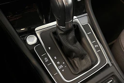 valkoinen Volkswagen Golf 2016 kuva 20.
