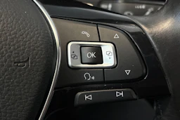 valkoinen Volkswagen Golf 2016 kuva 23.