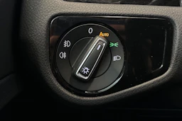 valkoinen Volkswagen Golf 2016 kuva 24.