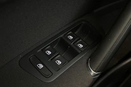 valkoinen Volkswagen Golf 2016 kuva 26.