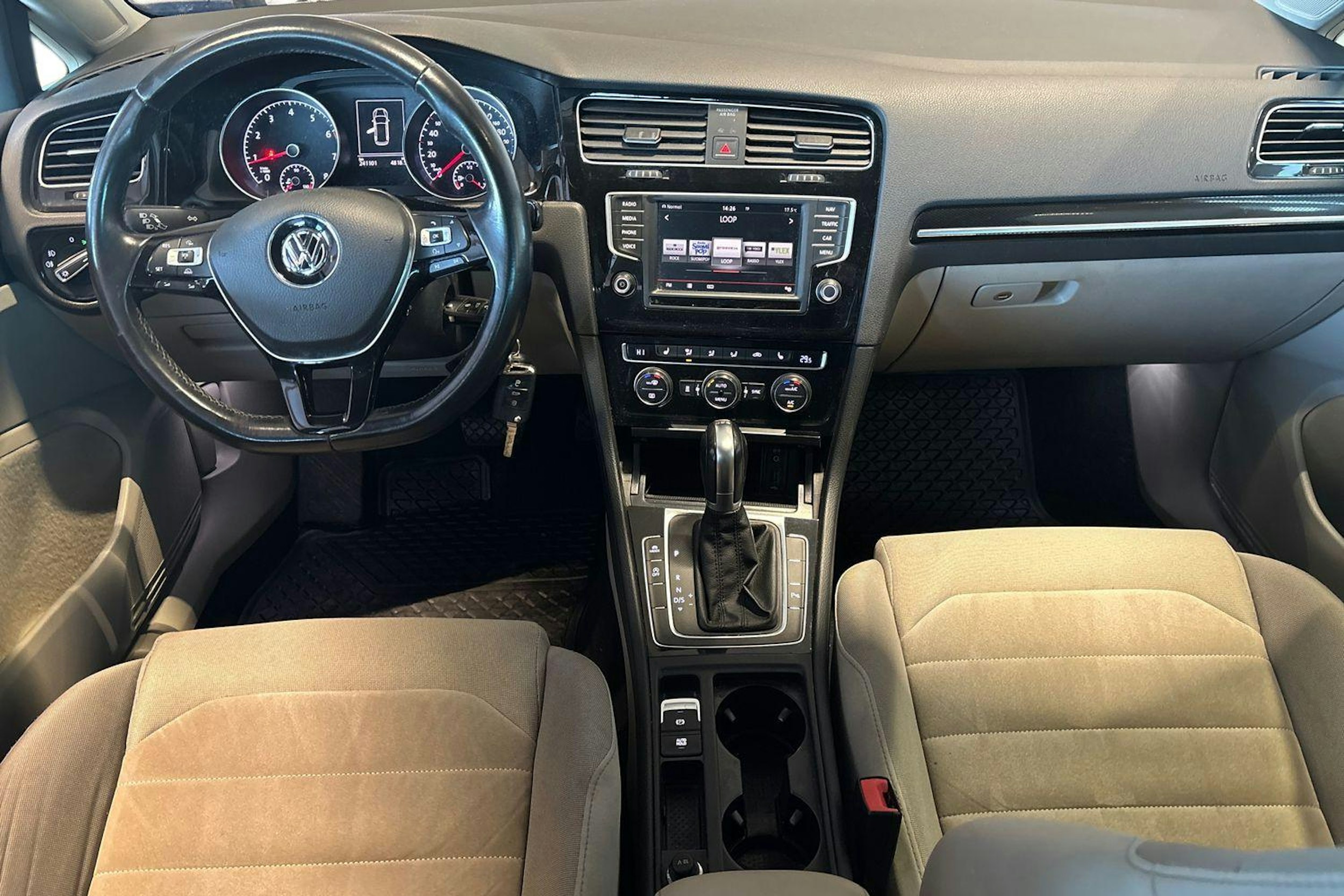 Harmaa Volkswagen GOLF 2016 kuva 9.