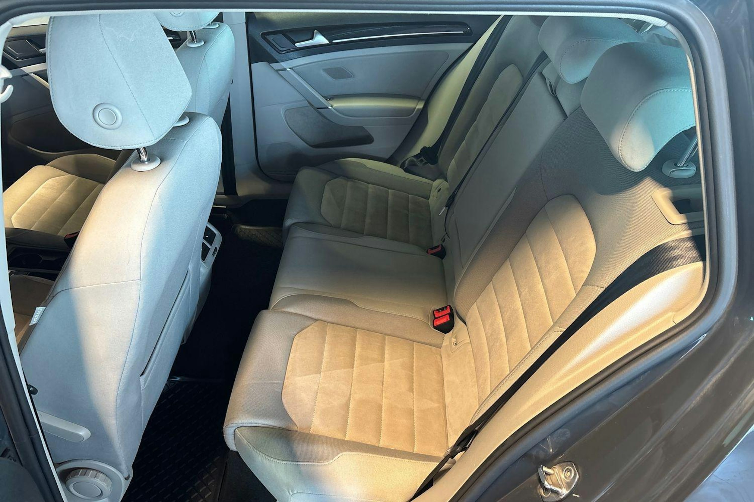 Harmaa Volkswagen GOLF 2016 kuva 10.