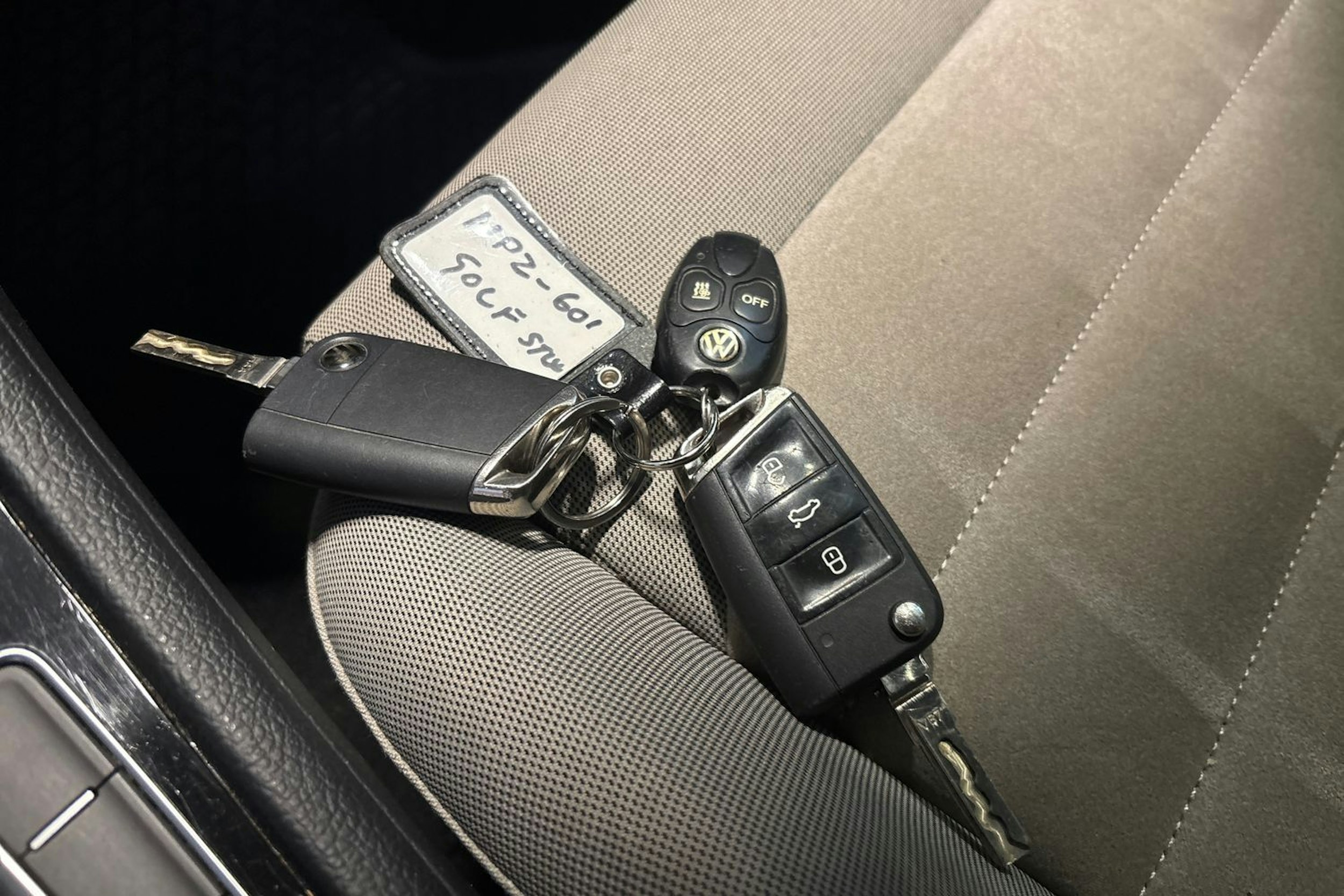 Harmaa Volkswagen GOLF 2016 kuva 17.