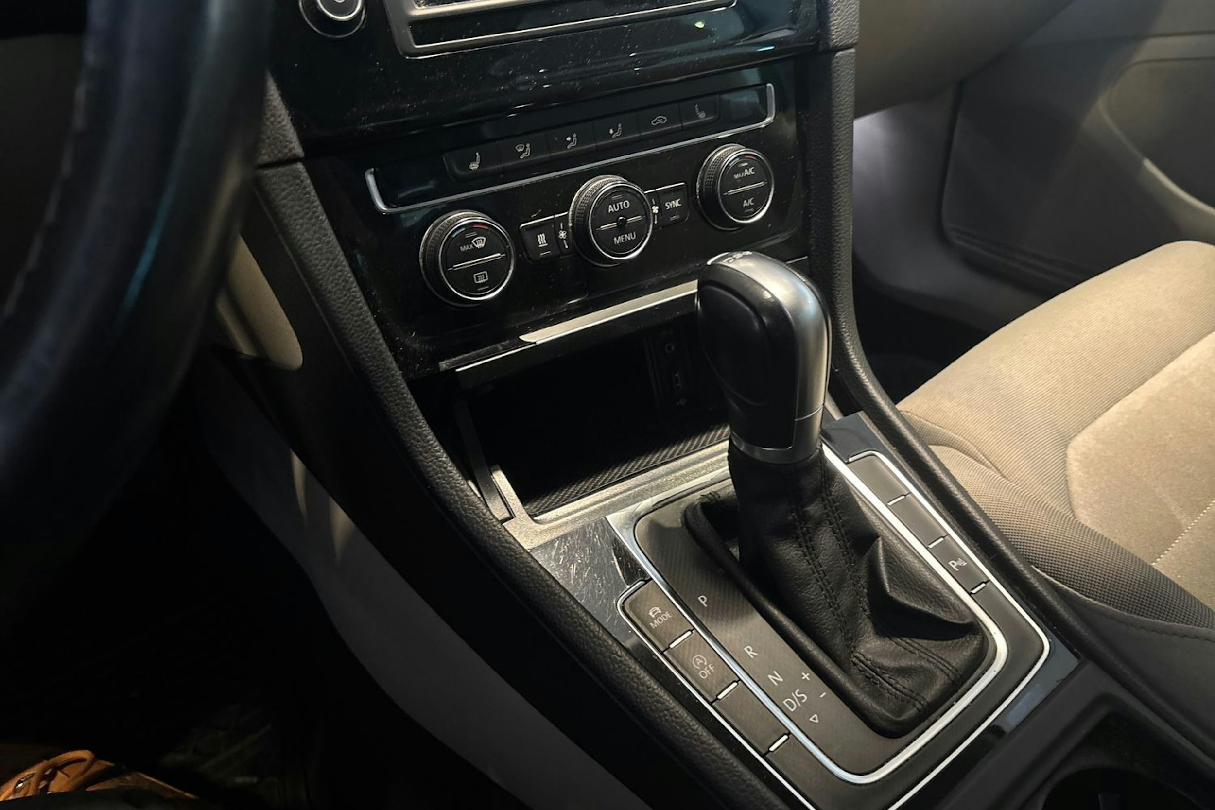 Harmaa Volkswagen GOLF 2016 kuva 18.