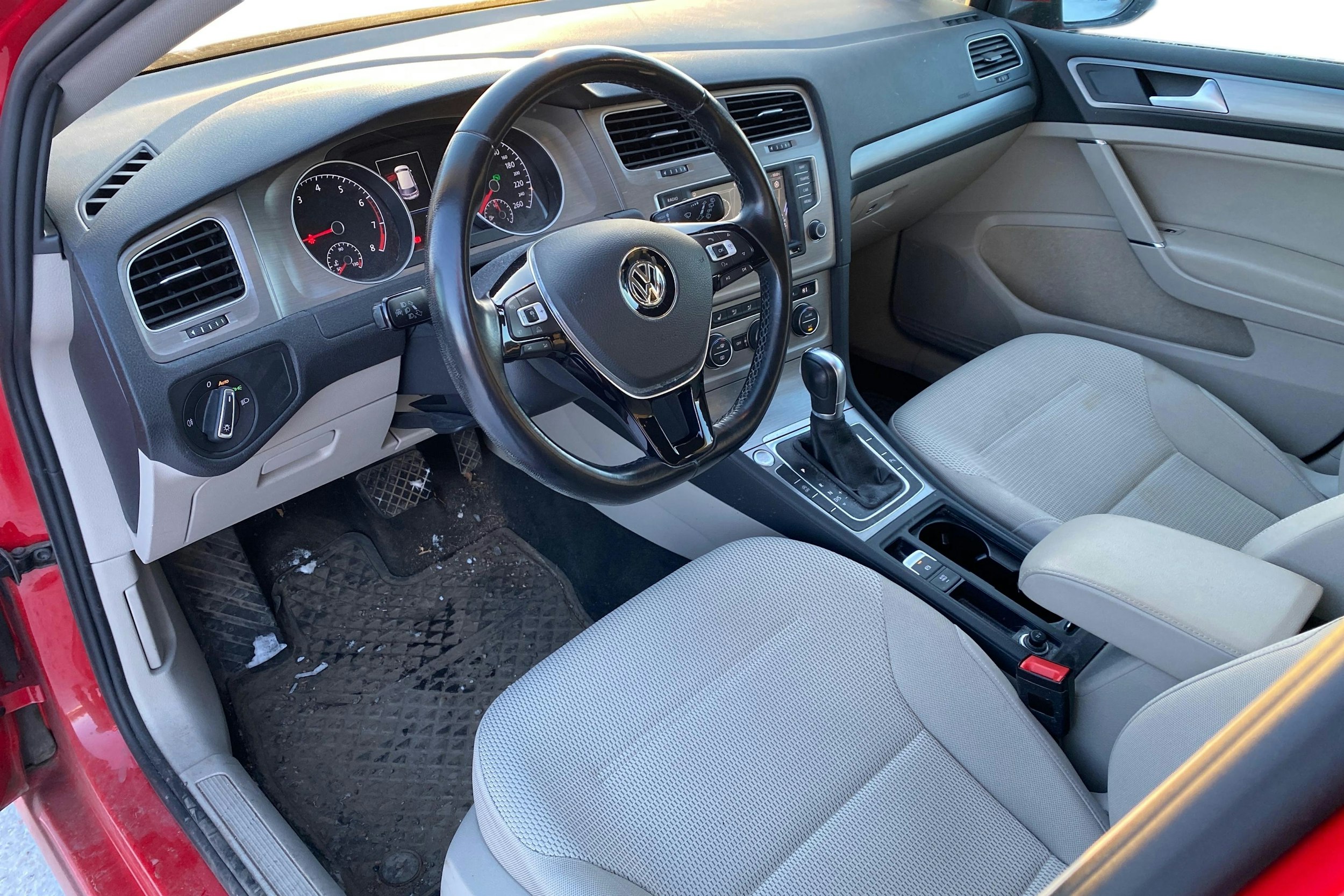 punainen Volkswagen Golf 2016 kuva 3.