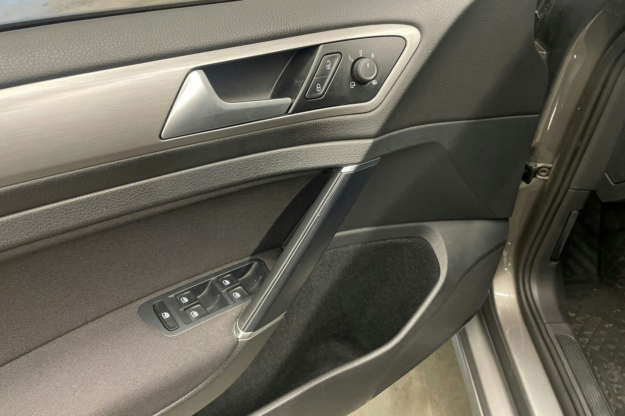 met. harmaa Volkswagen Golf 2016 kuva 31.