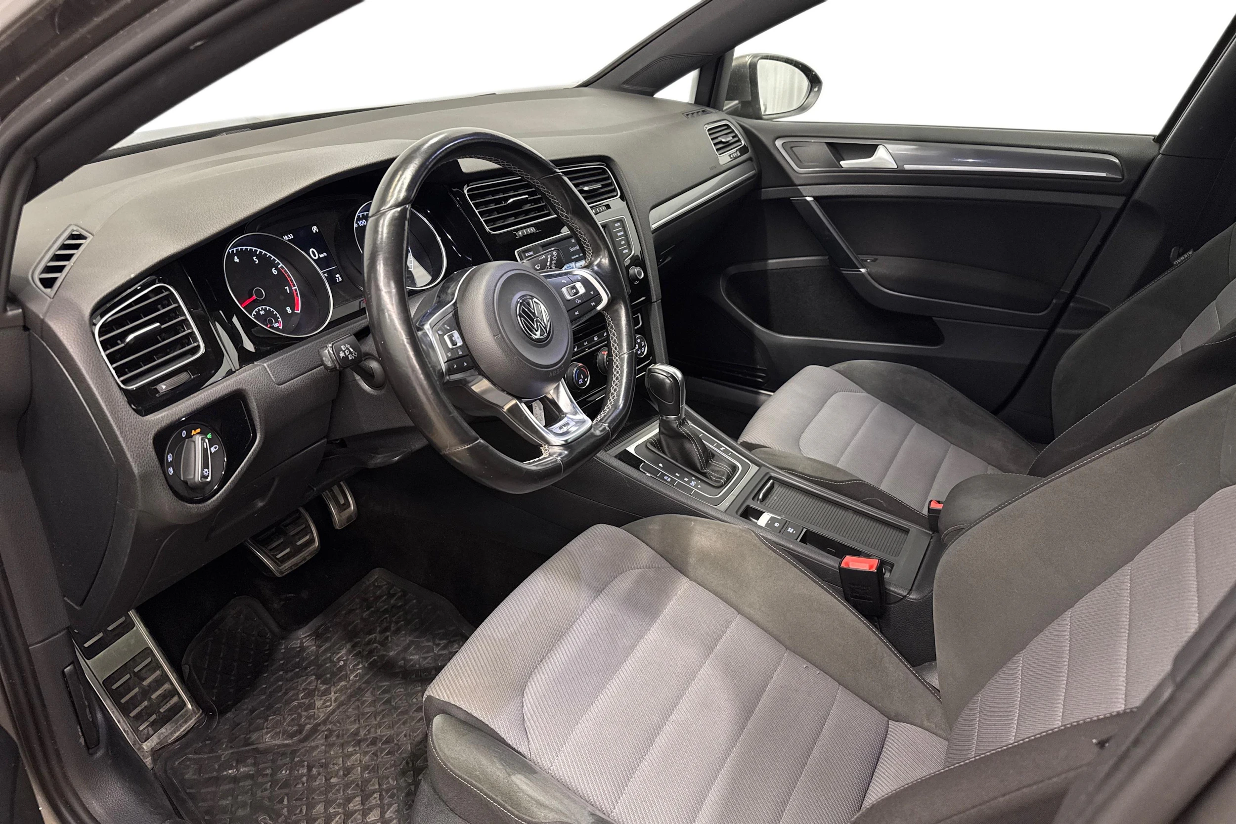harmaa Volkswagen Golf 2016 kuva 6.