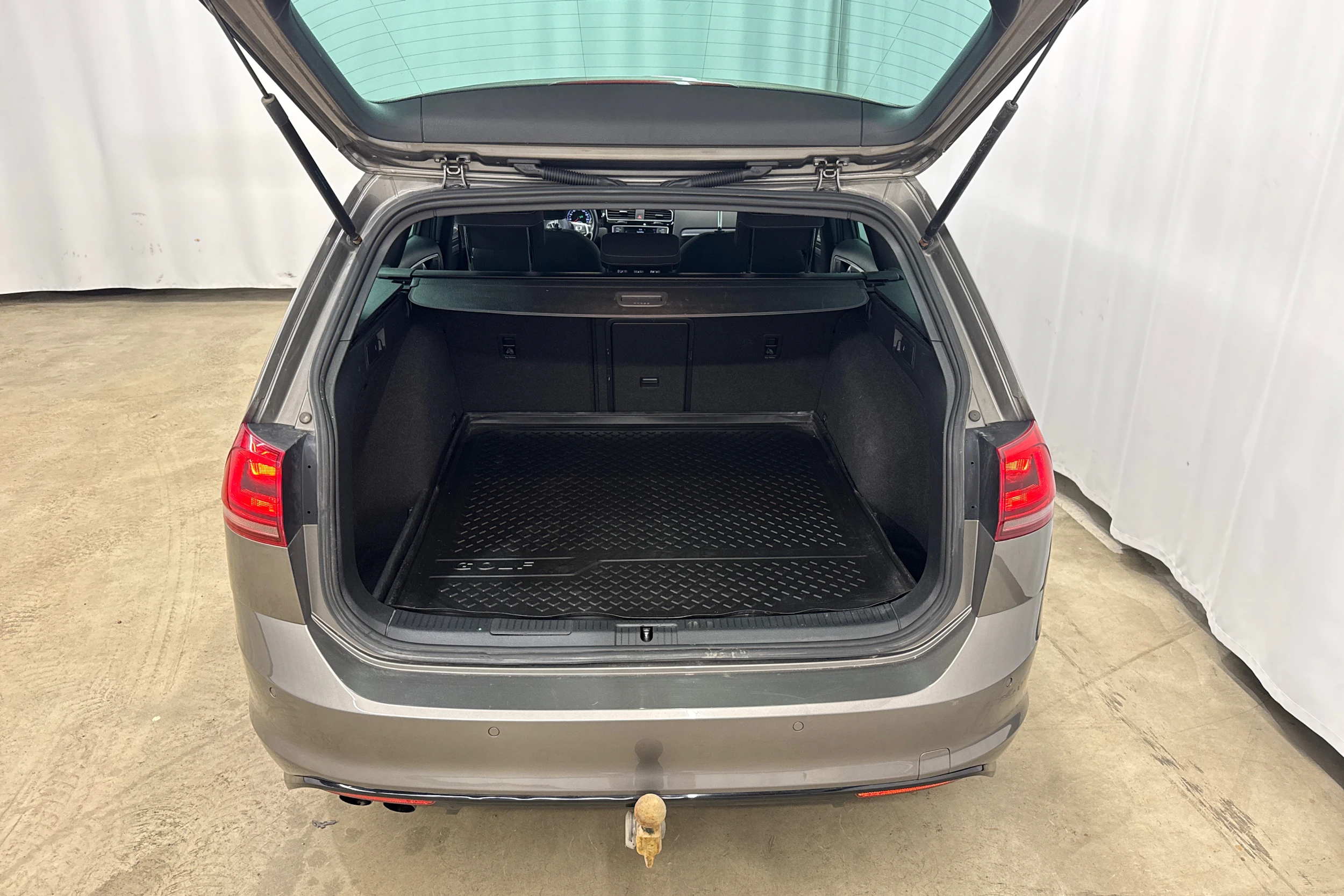 harmaa Volkswagen Golf 2016 kuva 10.