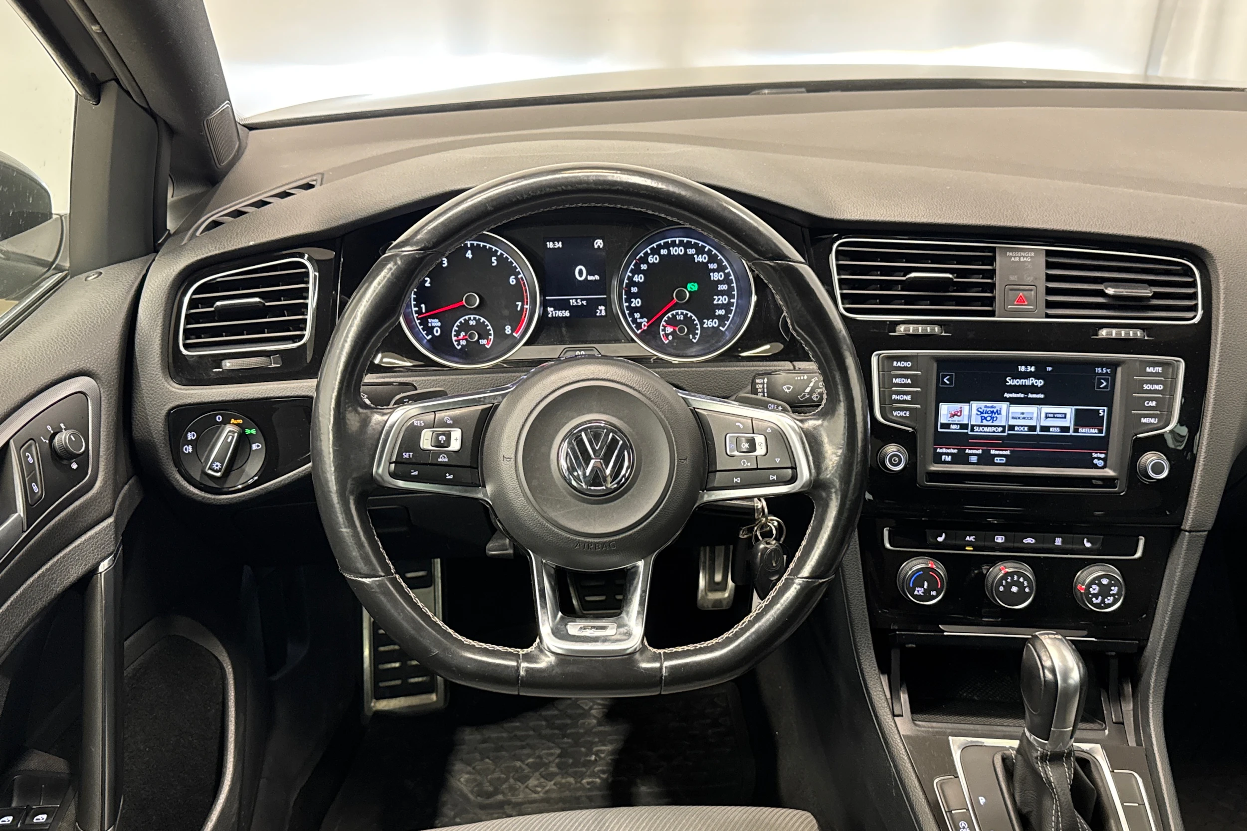 harmaa Volkswagen Golf 2016 kuva 12.