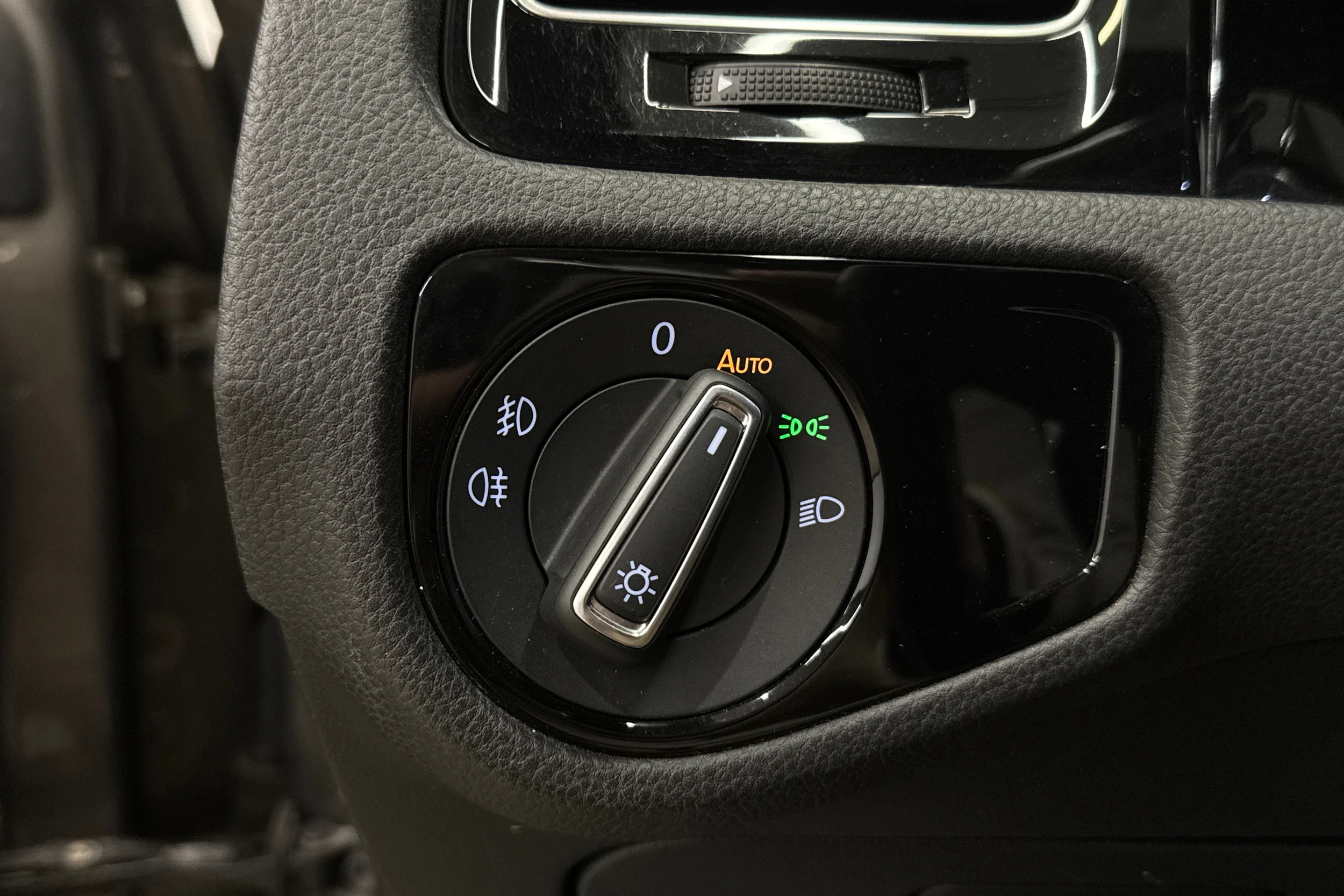 harmaa Volkswagen Golf 2016 kuva 14.