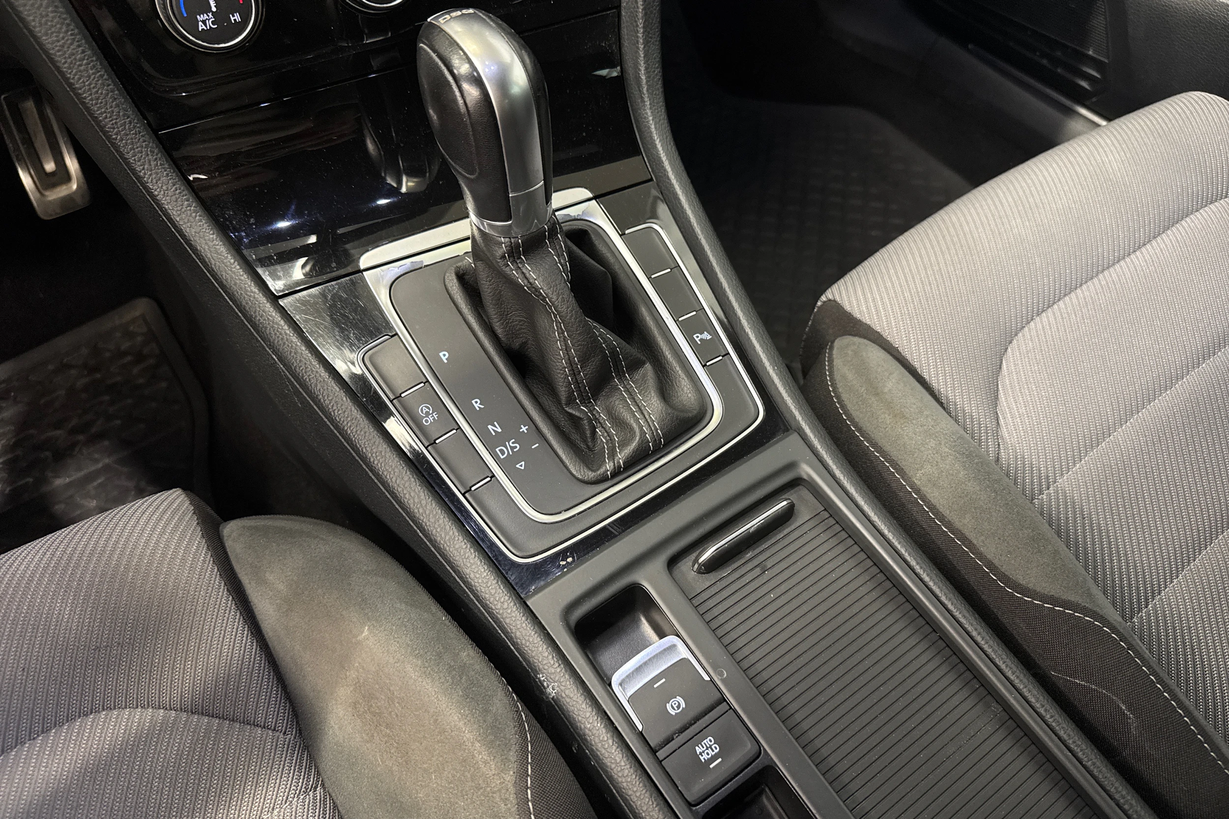 harmaa Volkswagen Golf 2016 kuva 15.
